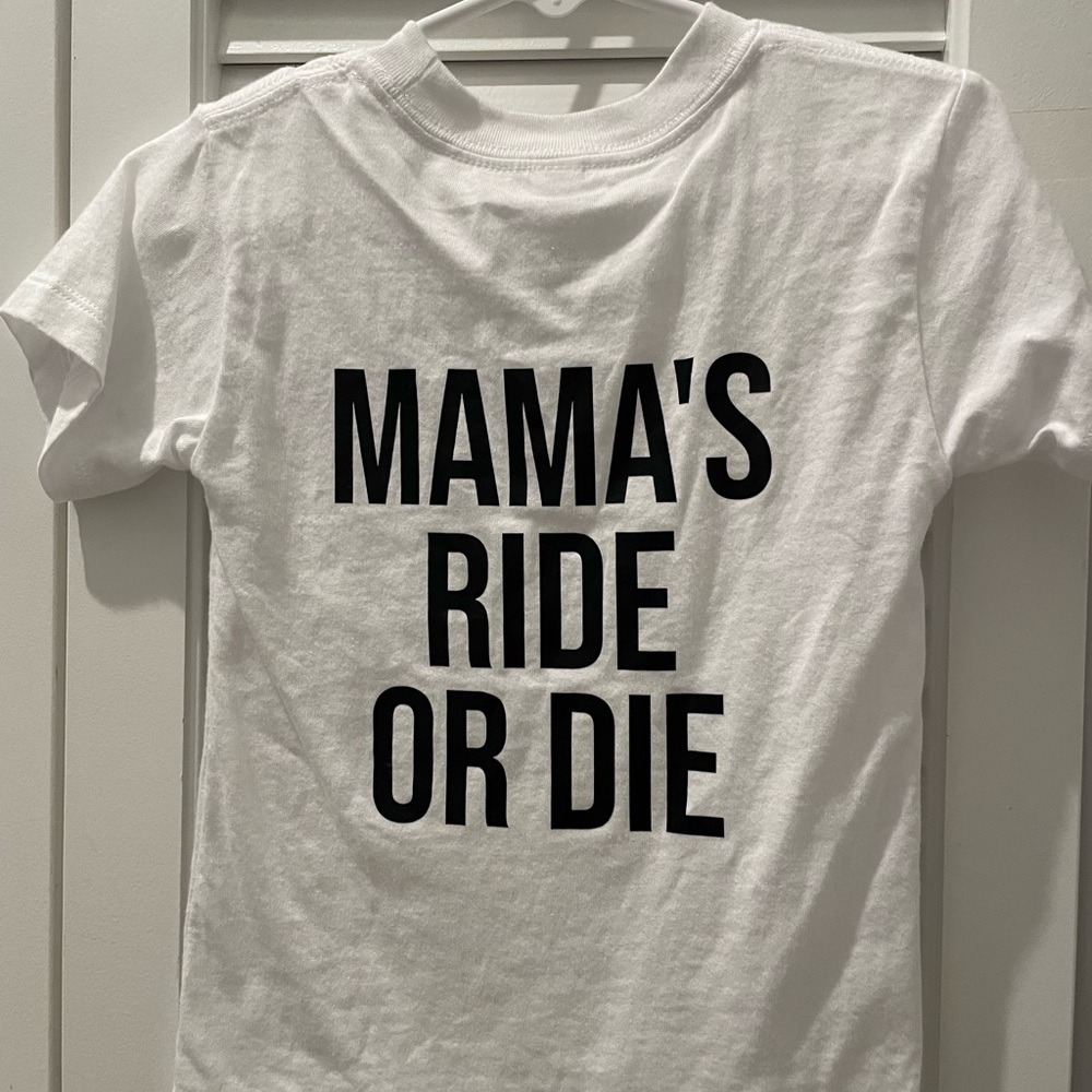 Small shop tee: size 2t